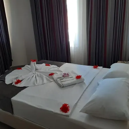 Ξενοδοχείο Mediterranean Breeze Hotel 4*